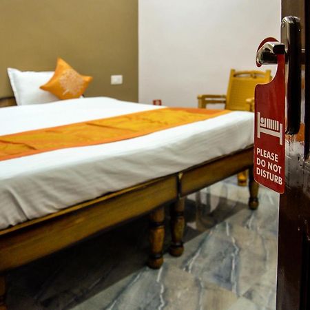 Oyo 7622 Varanasi Stays Kültér fotó
