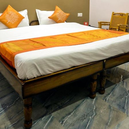 Oyo 7622 Varanasi Stays Kültér fotó