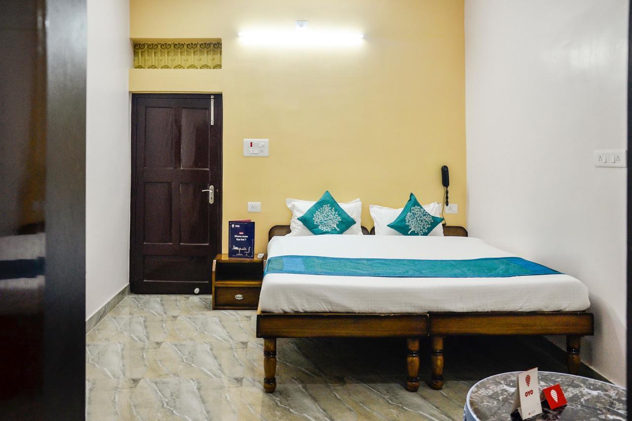 Oyo 7622 Varanasi Stays Kültér fotó