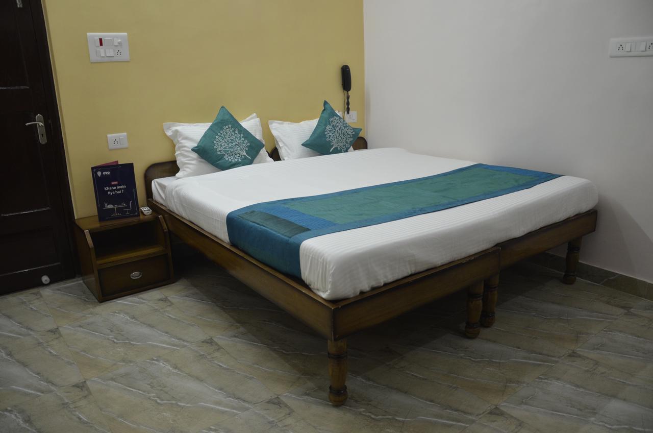Oyo 7622 Varanasi Stays Kültér fotó