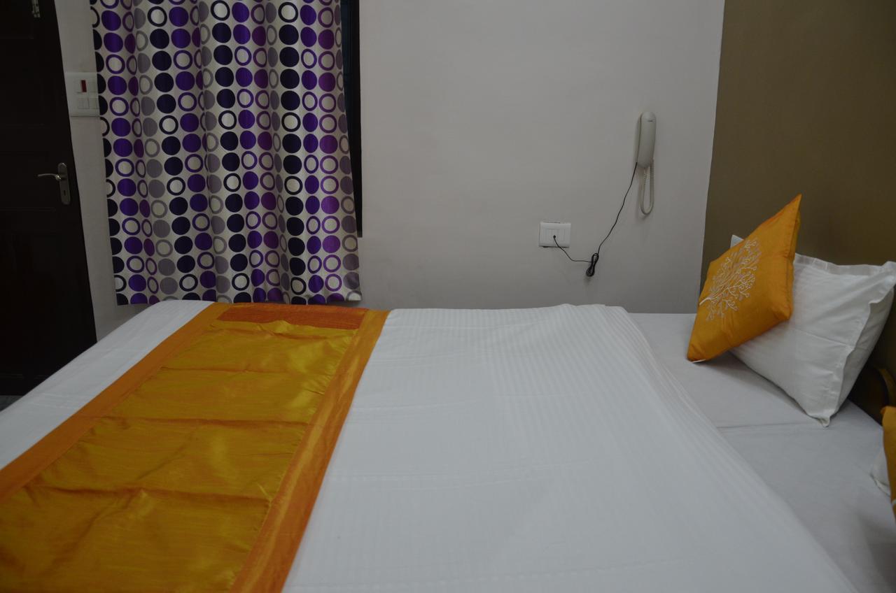 Oyo 7622 Varanasi Stays Kültér fotó
