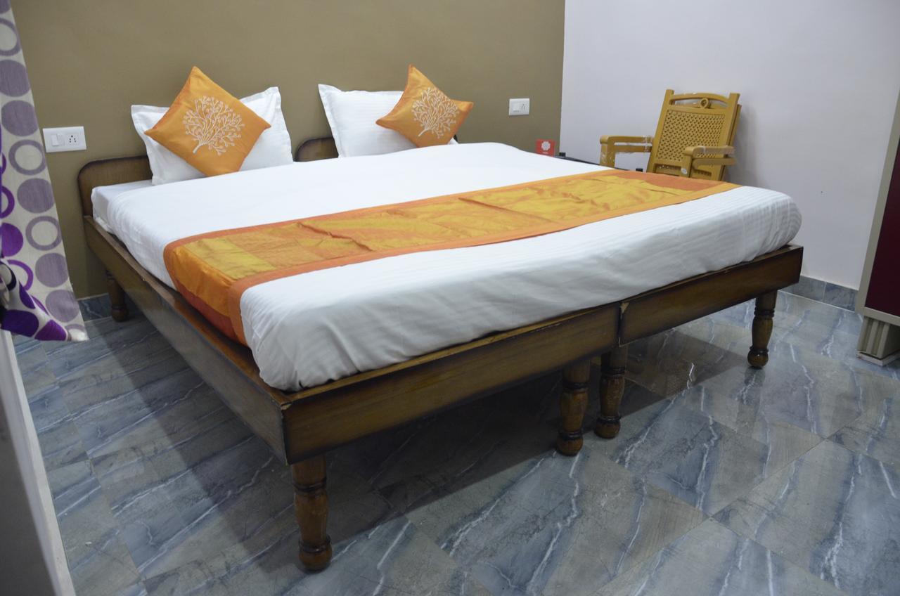 Oyo 7622 Varanasi Stays Kültér fotó