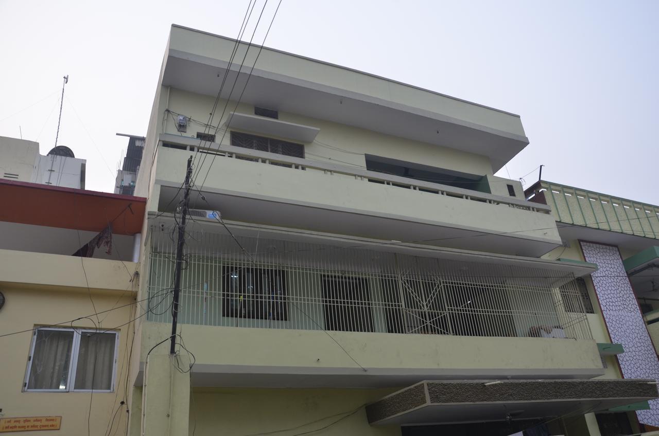 Oyo 7622 Varanasi Stays Kültér fotó