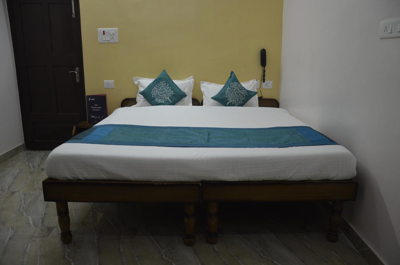 Oyo 7622 Varanasi Stays Kültér fotó