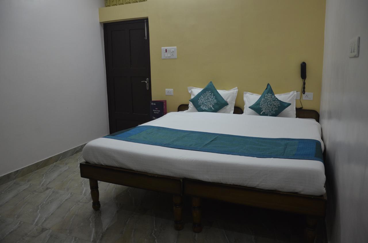 Oyo 7622 Varanasi Stays Kültér fotó