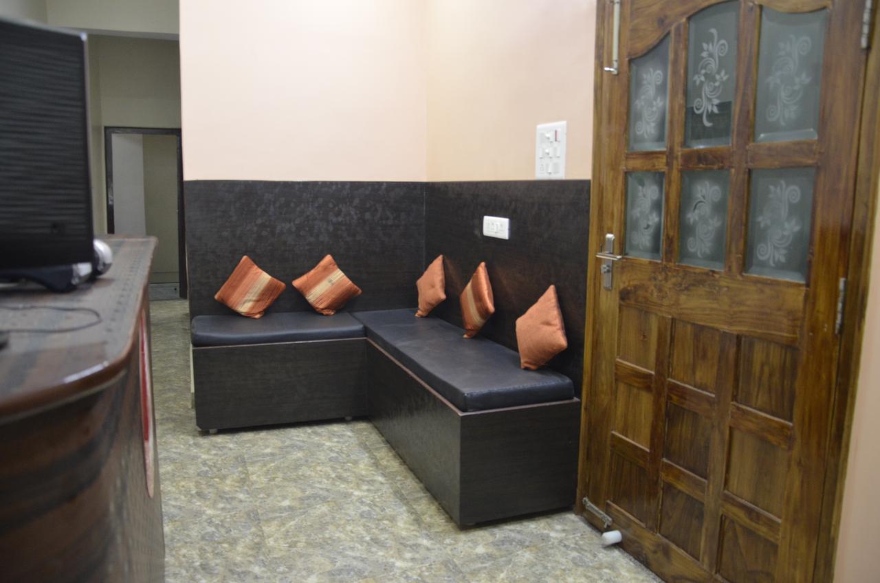 Oyo 7622 Varanasi Stays Kültér fotó