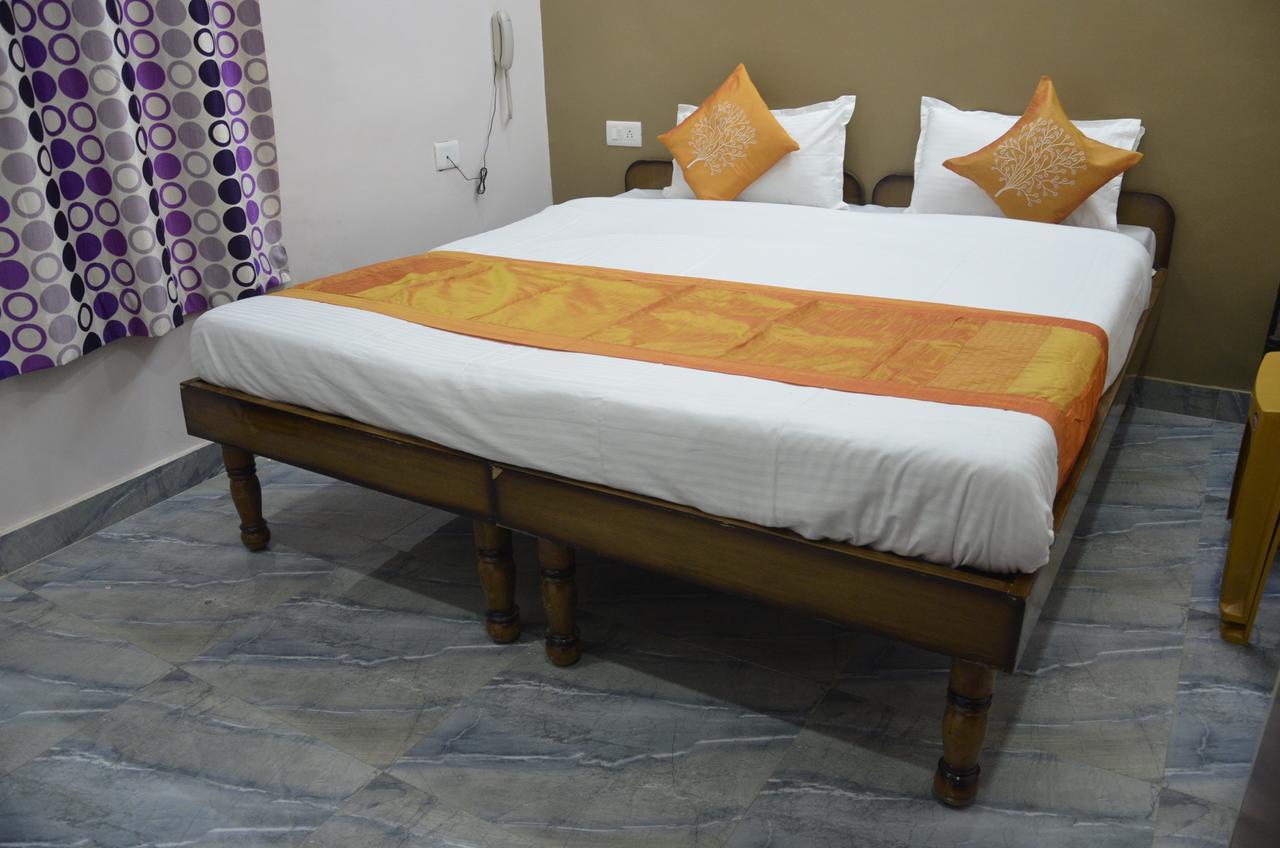 Oyo 7622 Varanasi Stays Kültér fotó