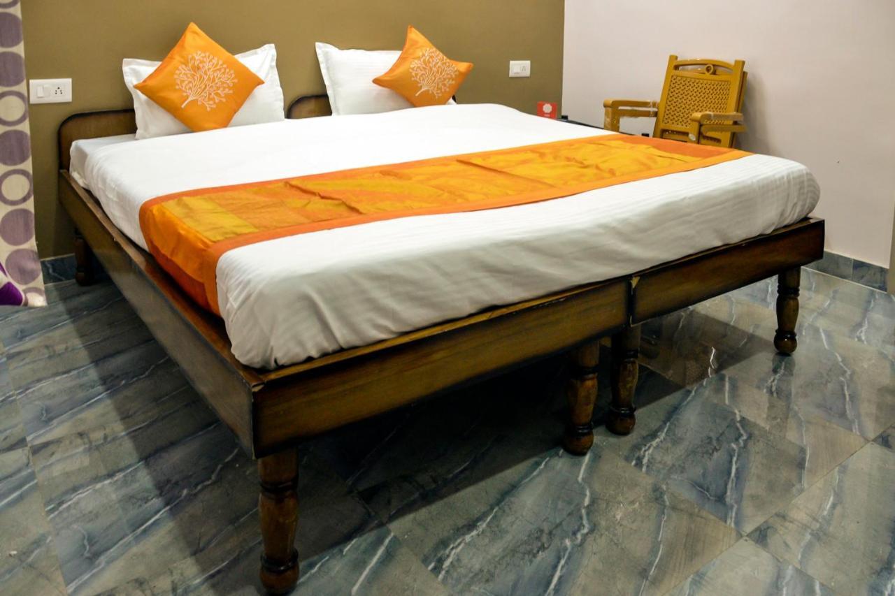 Oyo 7622 Varanasi Stays Kültér fotó